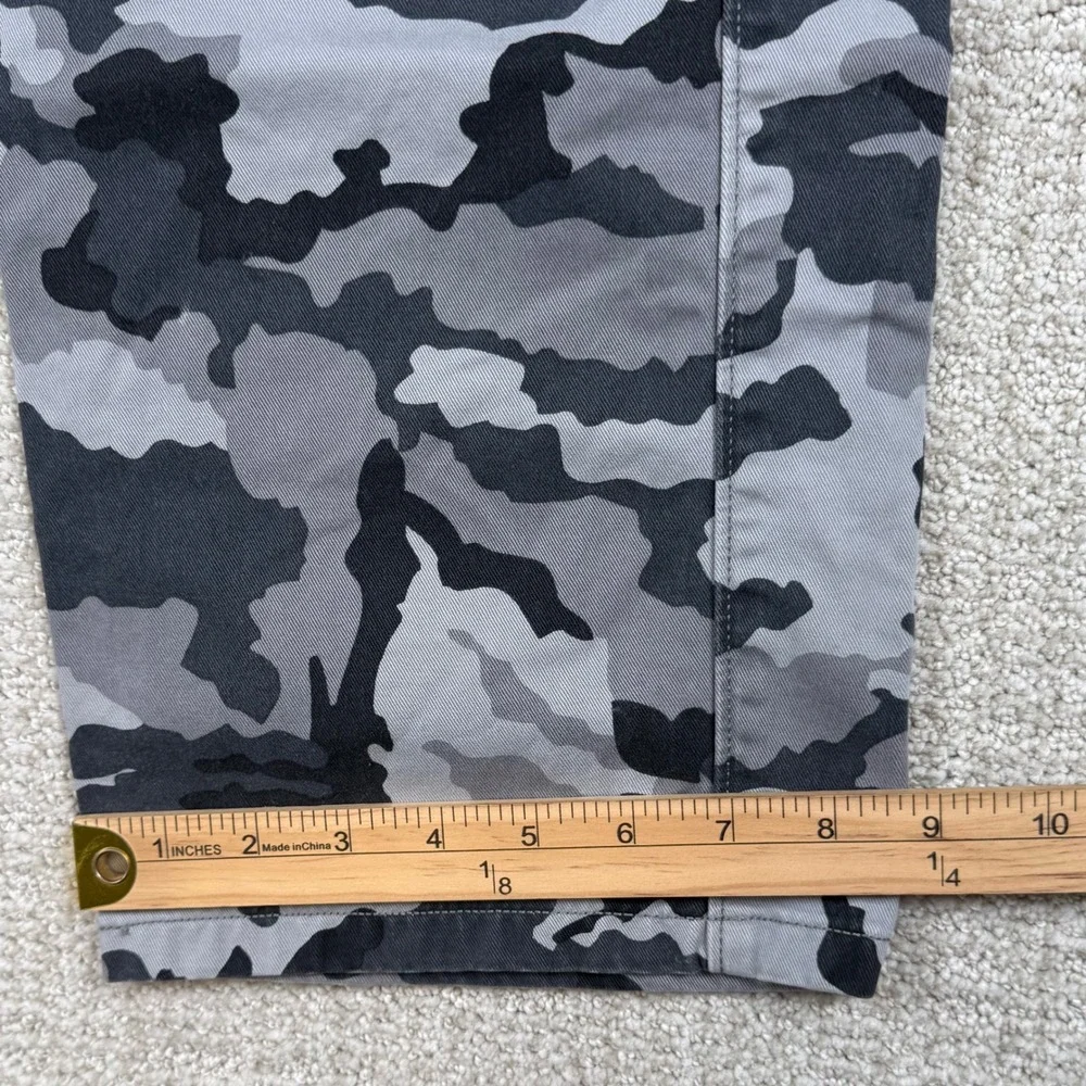 Levi's Mens 34x34 (Actual 34x32) Gray Camouflage Straight Leg Cargo Pants